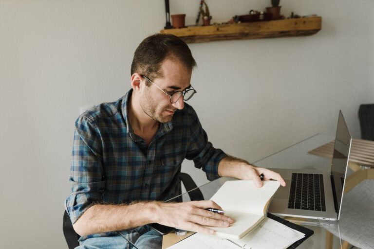 How to Achieve Financial Success: A Complete Beginner’s Guide